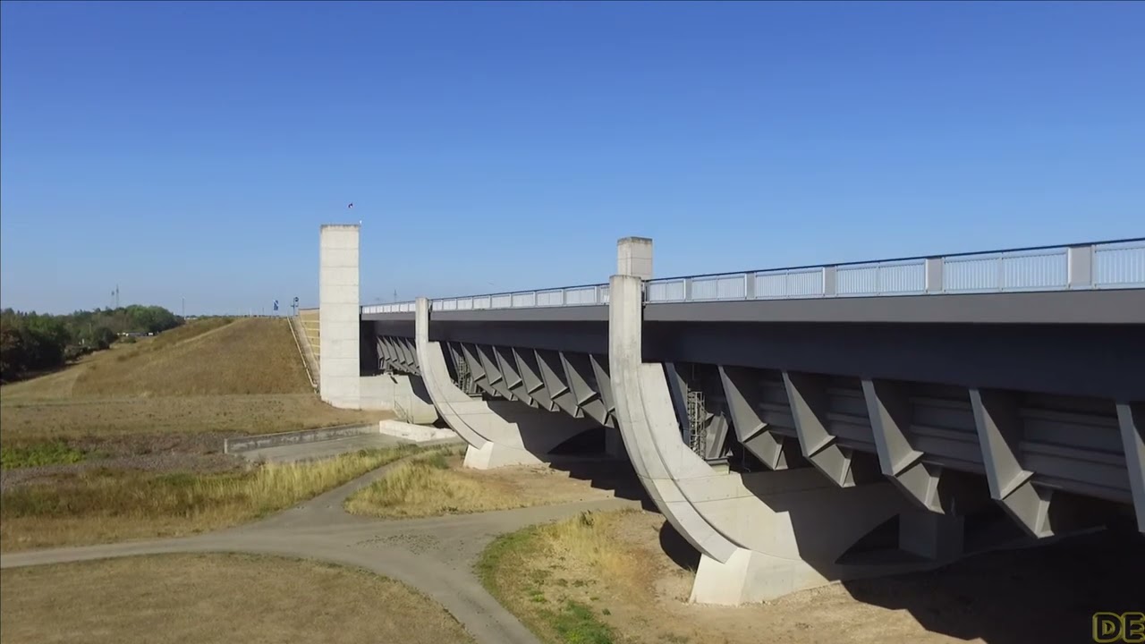 Drohnenflug an der Trogbruecke bei Hohenwarthe nahe Magdeburg