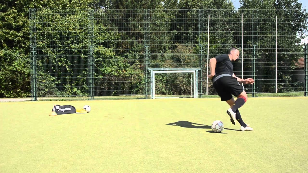 SOCCER FOOTBALL TRAINING FOR STRIKER | TUTORIAL | TRAINING for OFFENSIVE player