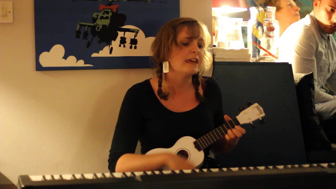 Hannah Bloom - Kick the Bucket Back (Live at Wall & Keogh, August 2012)
