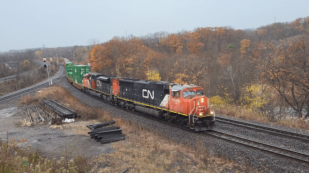 SD70I LEAD! CN Q122 - 5609E at Hamilton West - November 8, 2023