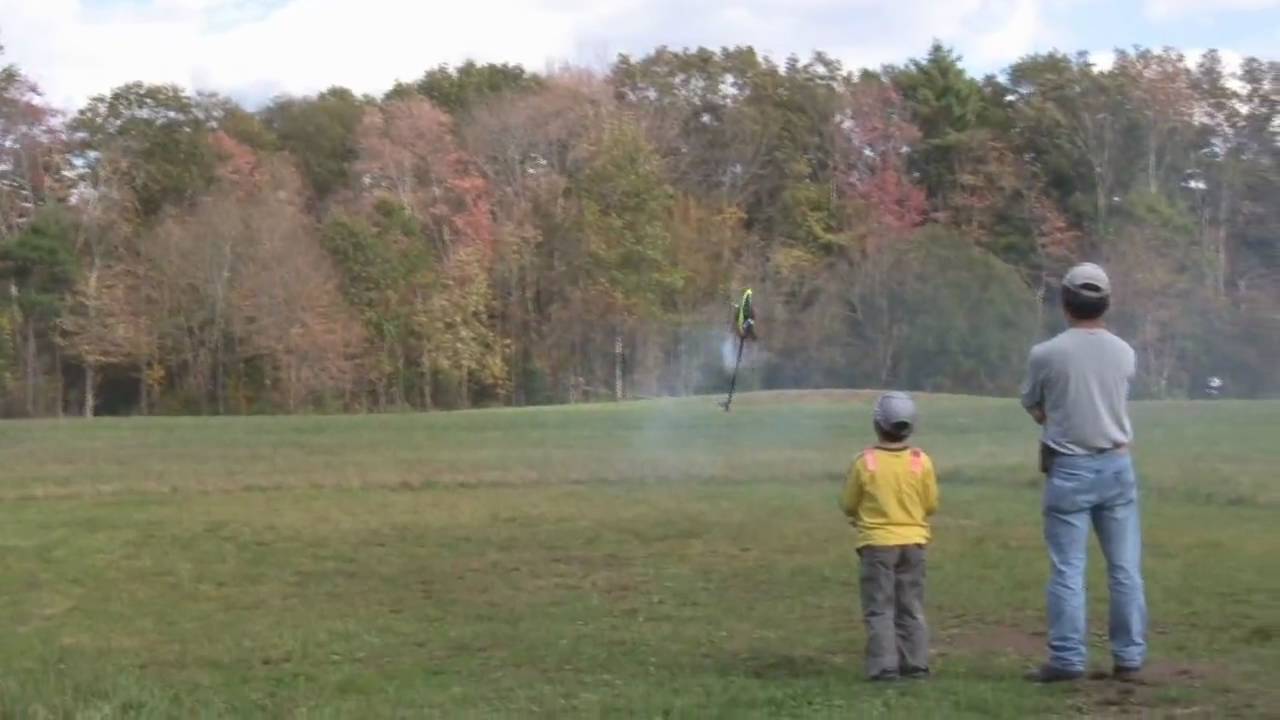 7 Year Old Justin Jee - Trex 700N RC Heli Flight - 2009 Oct 11