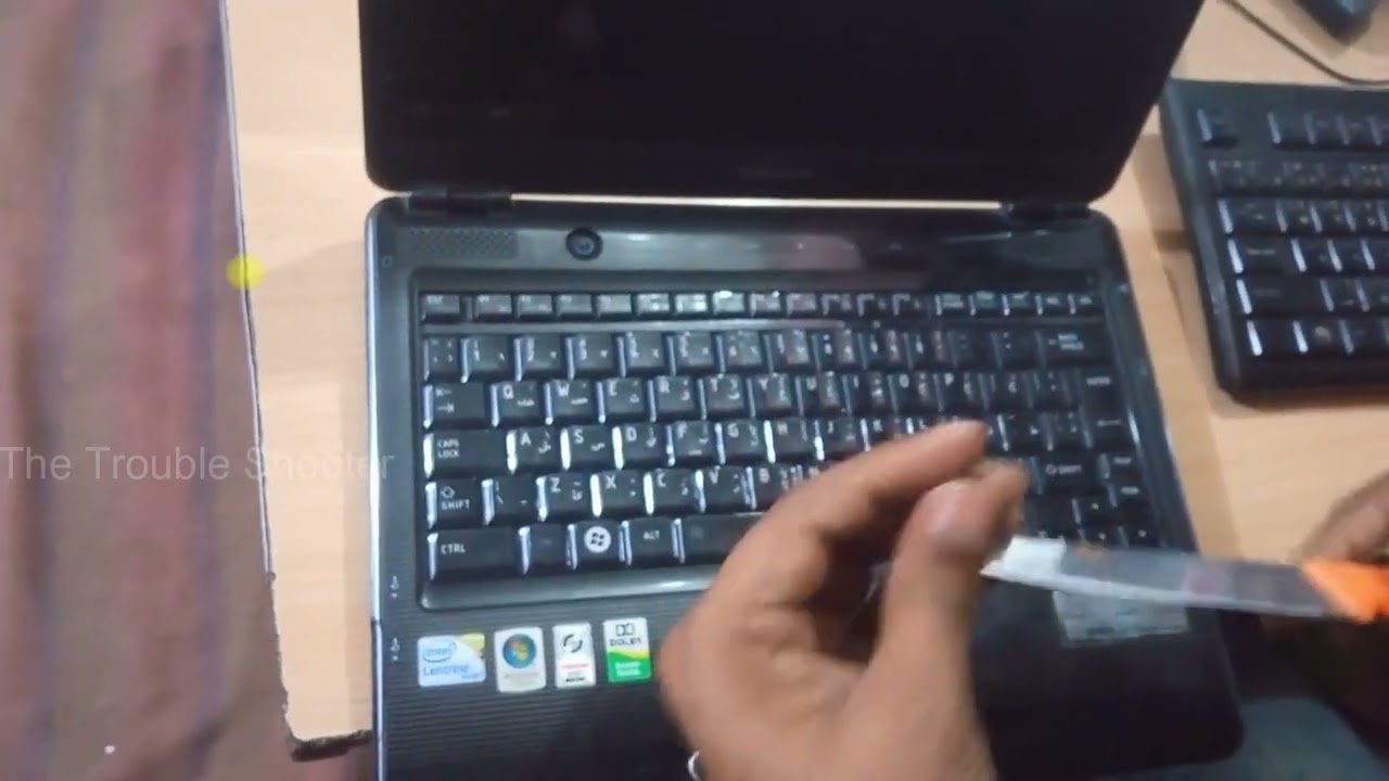 Toshiba Satellite u400 Laptop Bild. Hard Drive and Battery in a Toshiba Satellite U400 Laptop.