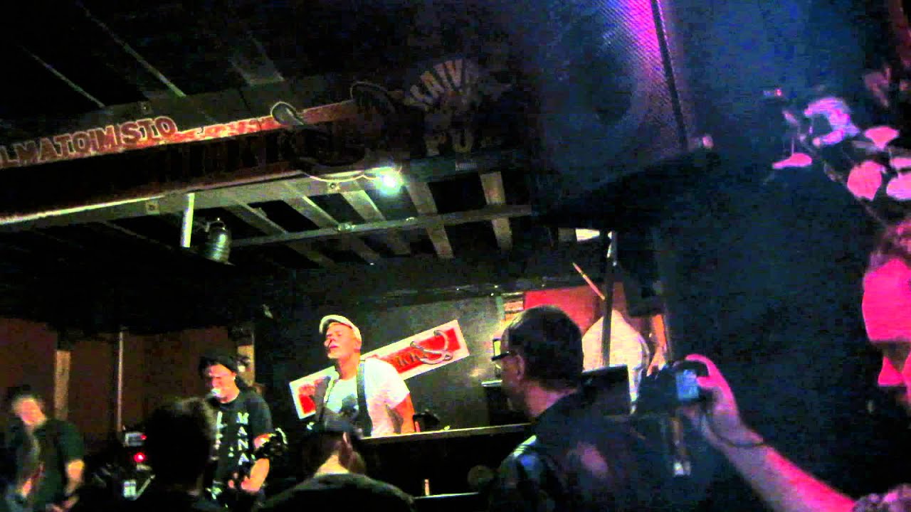 Kiljuset- M&auml; l&auml;hden vet&auml;&auml; (Live)