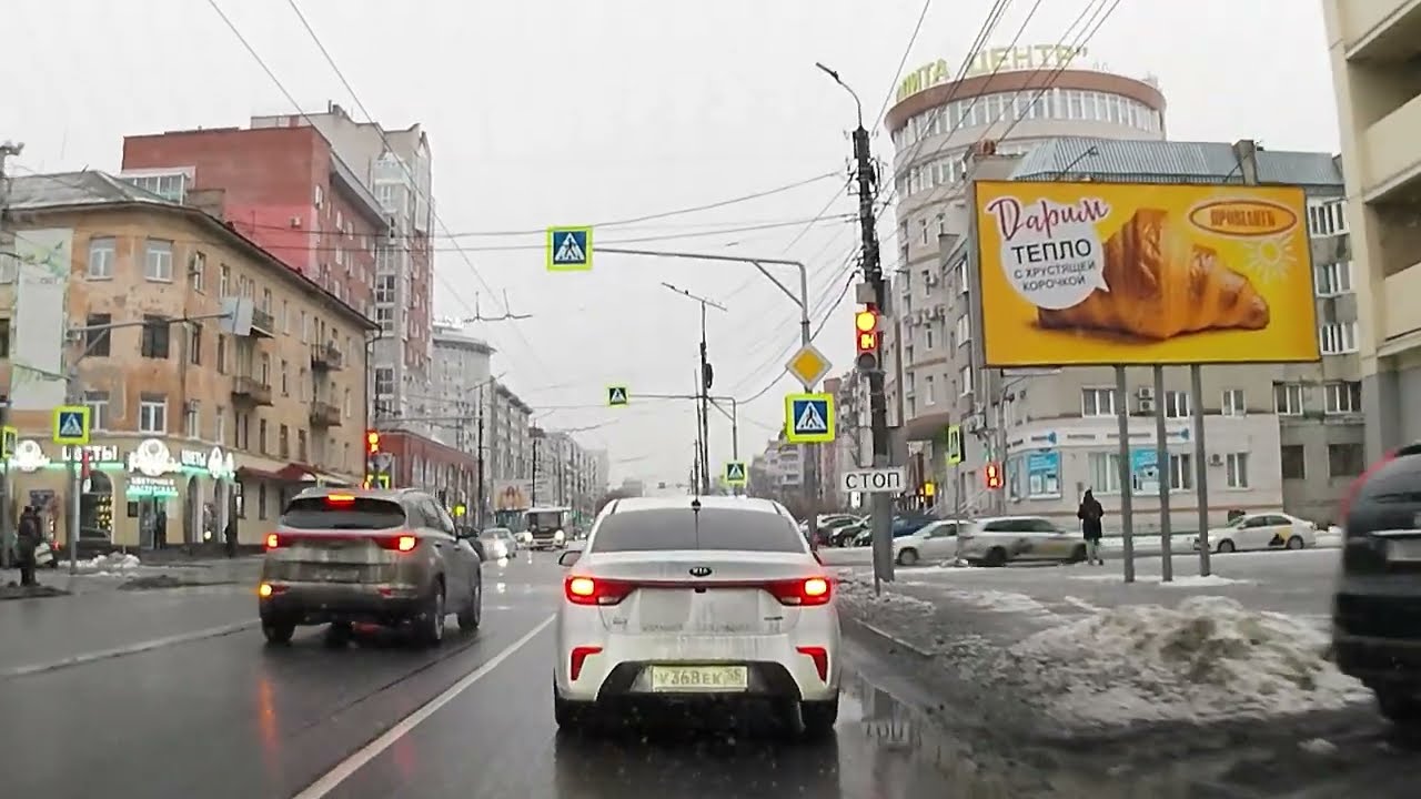 Driving in the rain and snow Omsk, Siberia. Hellish slush