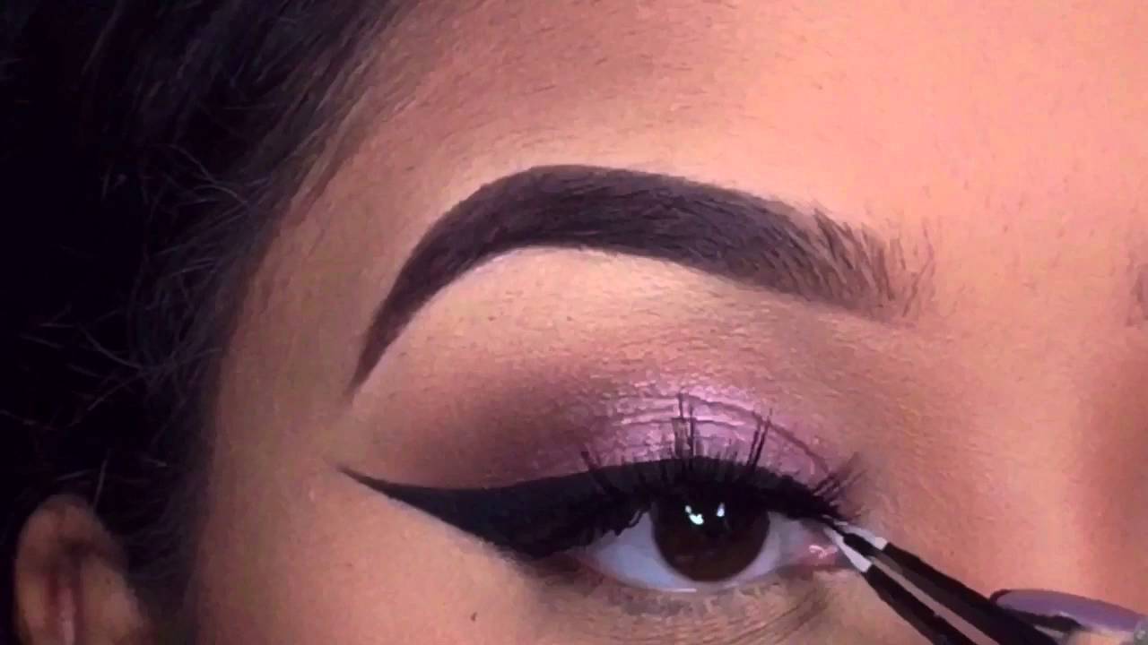 - How I Apply False Lashes -