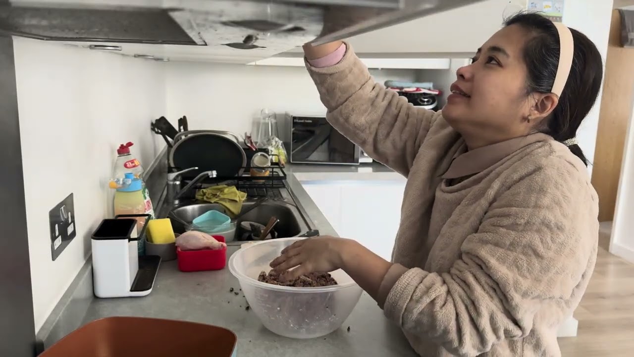 You know what? Get ready with me preparing my meatballs