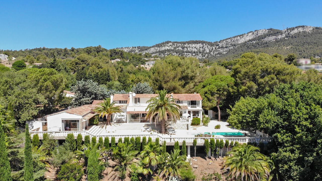A vendre villa 10 pièces à Ollioules avec une magnifique vue mer.