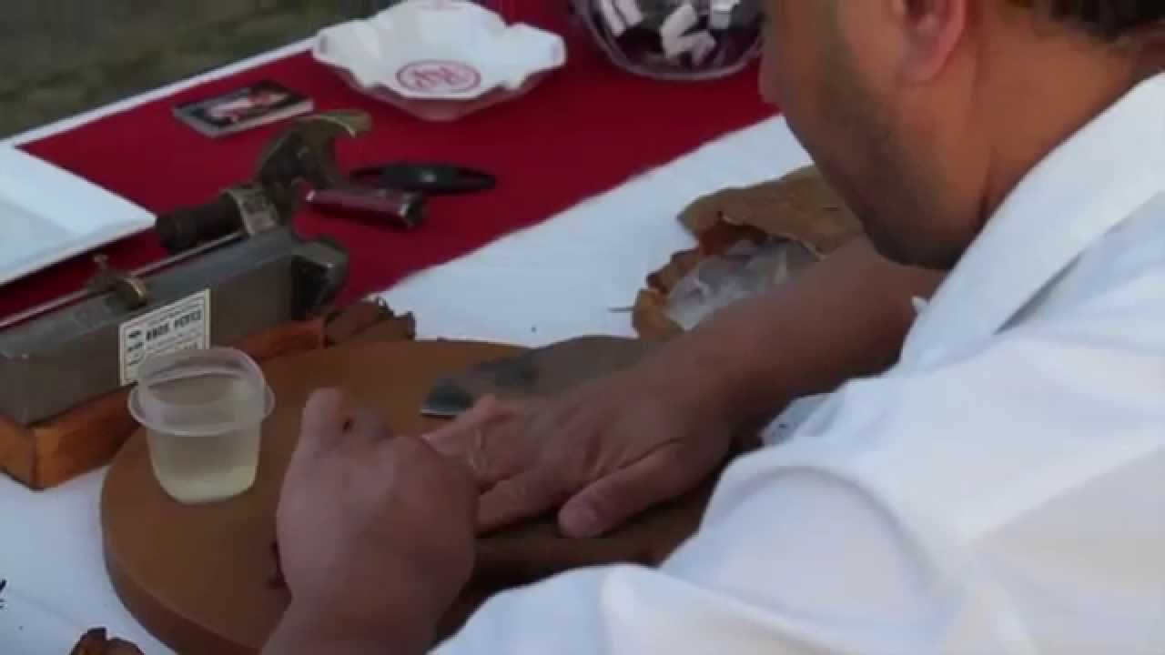 Atlanta Cigar Roller for Outdoor Parties