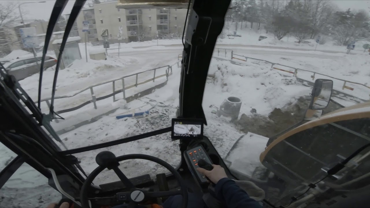 Kaivuri TV | Kaivinkoneella kaivuu maiden lastausta | Py&ouml;r&auml;kuormajalla lumen lastausta. Liebherr 914
