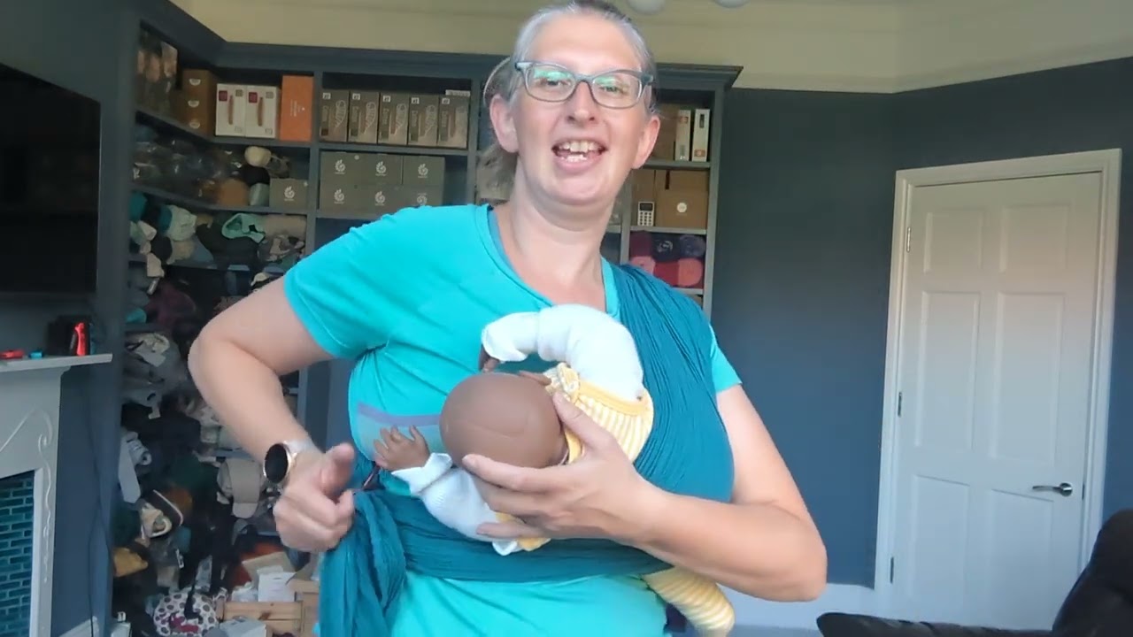 Breastfeeding in a Ring Sling - how to feed from both sides!