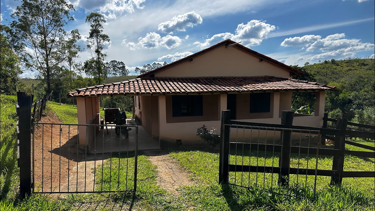 Sítio de 8 hectares a venda com casa + curral + documentado e muita água.