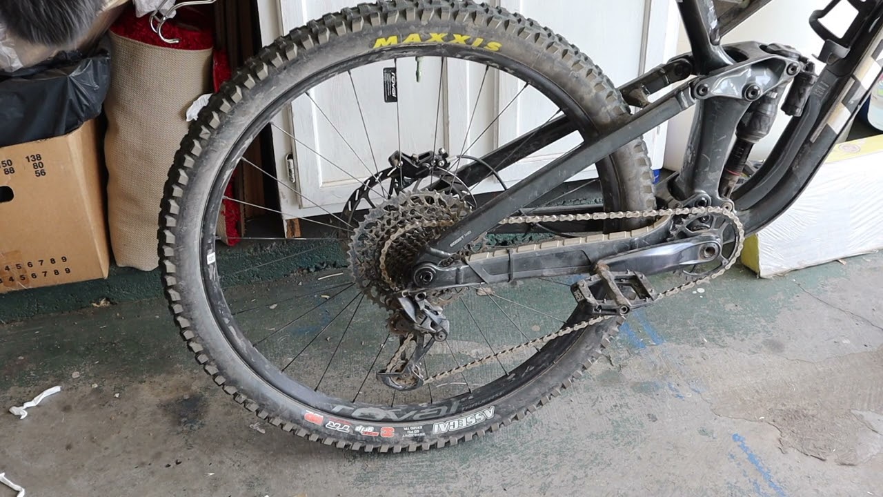 Specialized Wheels on a Trek Bike: Roval Traverse Alloy 29er Review