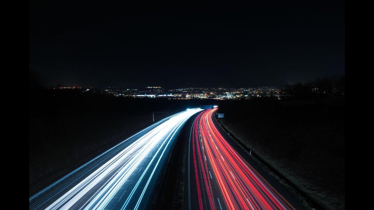 Alone on Rainy Neon Roads — Deep House Night Drive for Focus
