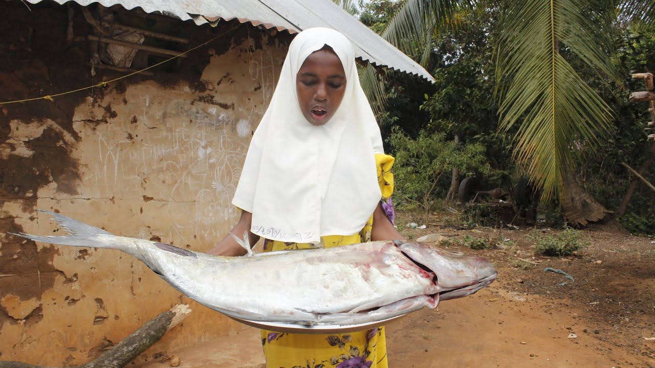 MUUZA SAMAKI WA AJABU_ ANTI YUU ATOA KALI YA MWAKA- HII LAZIMA UCHEKE TU