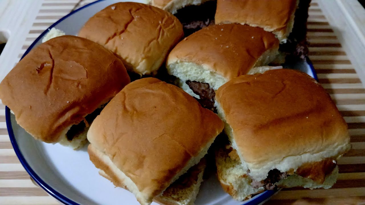 Hamburger Sliders on Hawaiian Rolls (Copycat White Castle hamburgers)