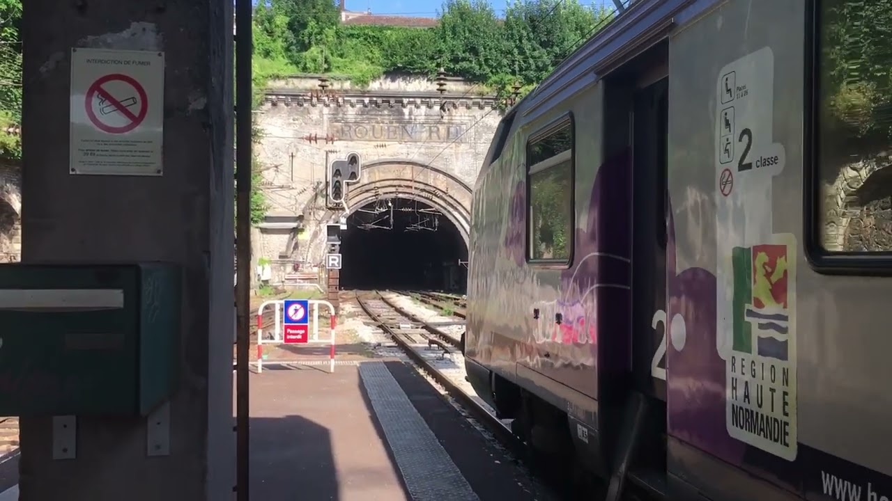 Départ d’un Corail Haute Normandie BB 15000 à Rouen-Rive-Droite