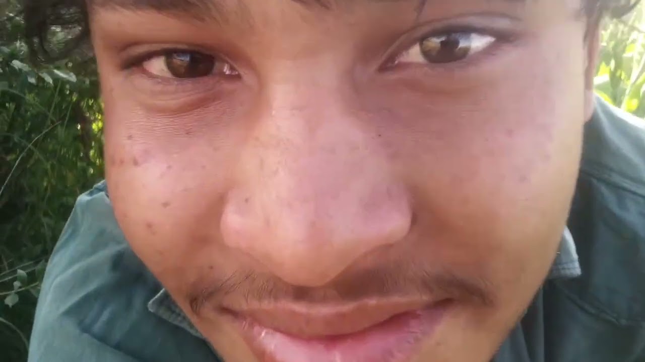 कैप्शन: शहर की चमक-धमक अपनी जगह, पर हमारे गांव के खेतों की ये ताज़ी खुशबू कहीं और नहीं मिलेगी। 🌾❤️