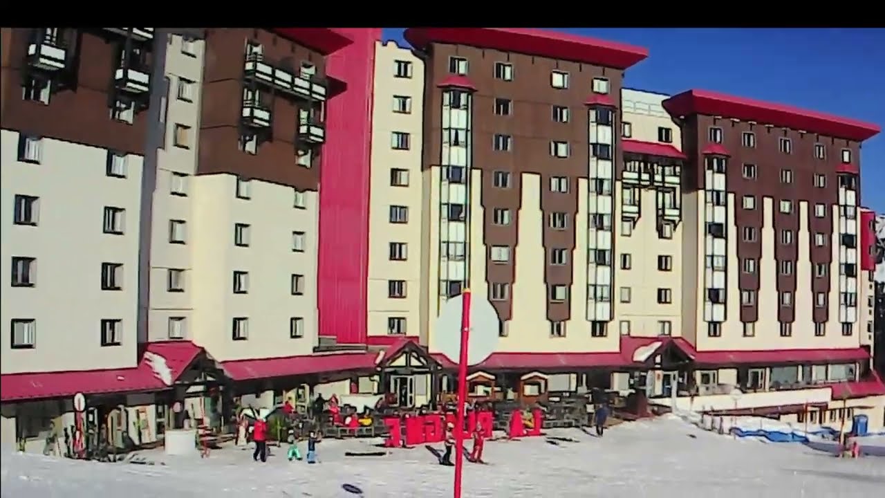 La Plagne  - Skiing from Club Med La Plagne to the bottom of the Becoin chair lift - December 2024