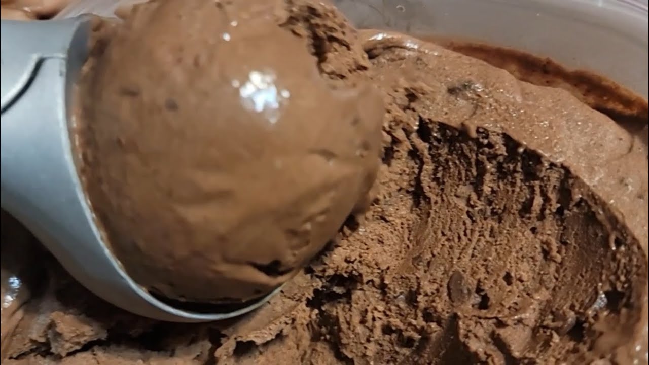 Easy Homemade Chocolate Ice Cream without a  Machine