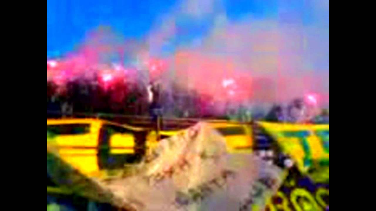 Refugees Nέ&alpha; &Iota;&omega;&nu;ί&alpha; Gialloblu Madness (Gate 2)