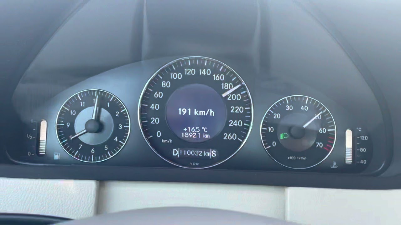Mercedes Benz CLK280 C209 Top speed on German Autobahn (260 kmh)