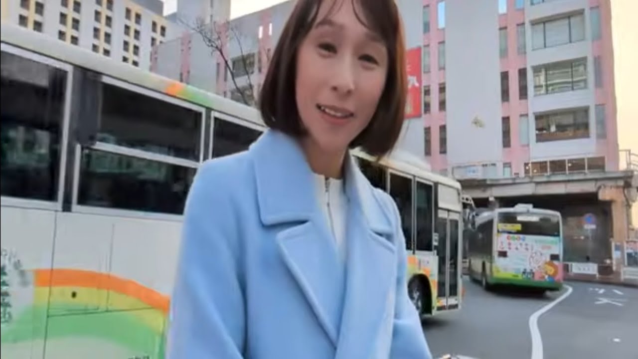朝の駅立ち@阪急塚口駅　長谷川ういこ