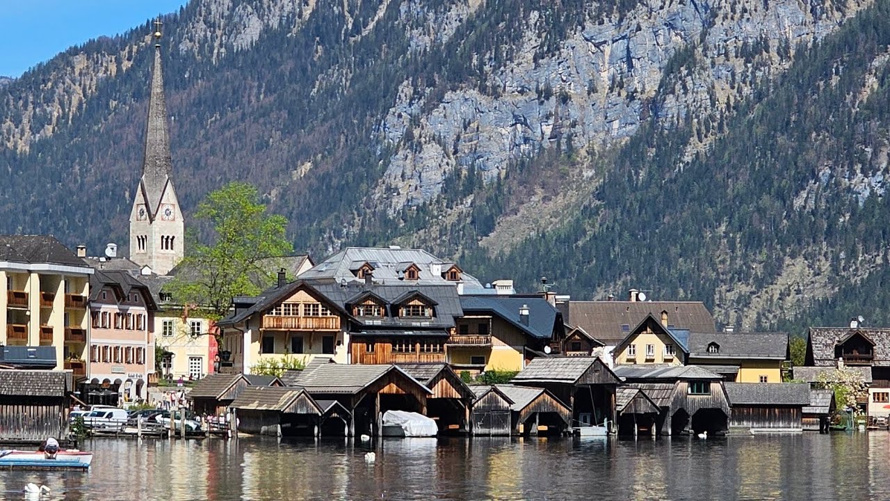 Village on Lake  - Hallstatt, Austria 🇦🇹