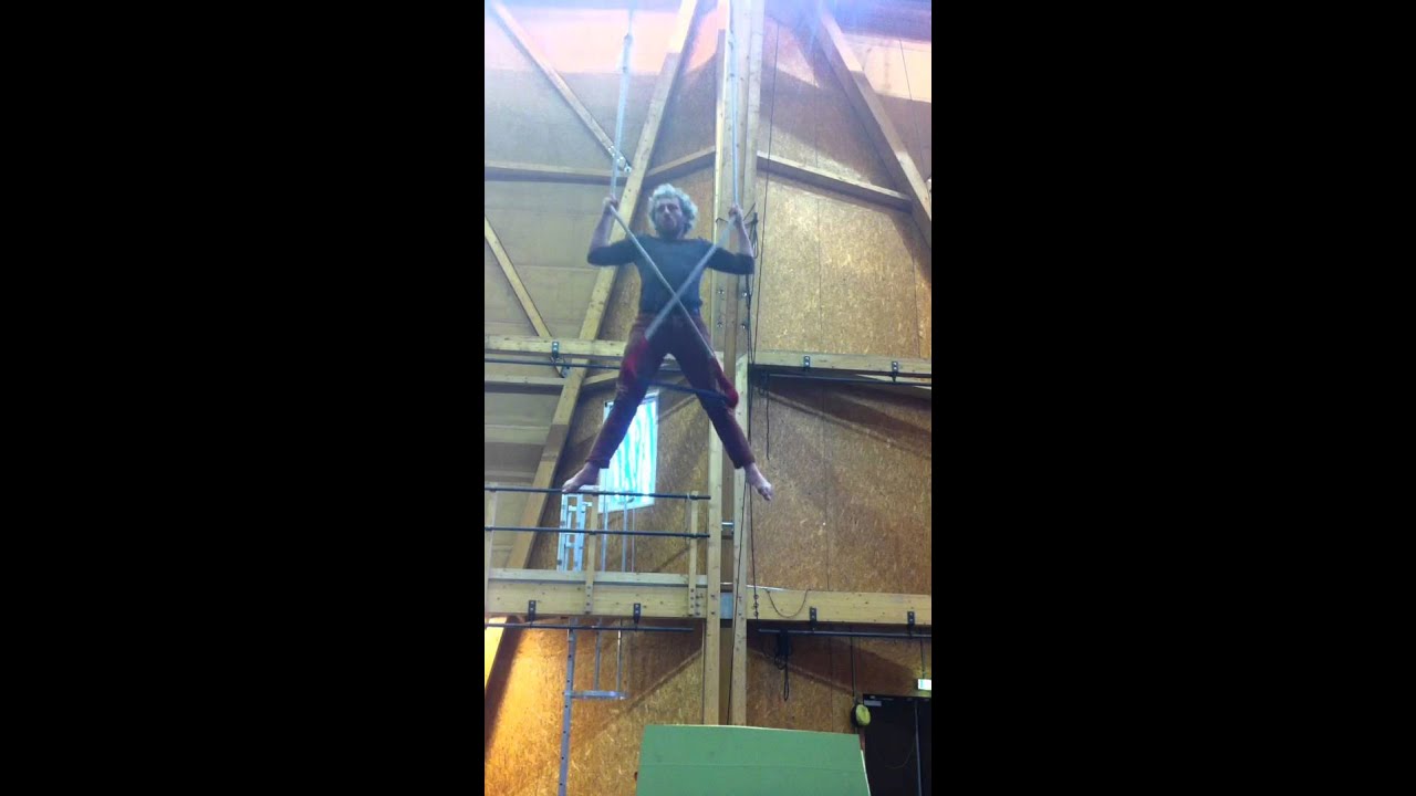Trapeze solo training