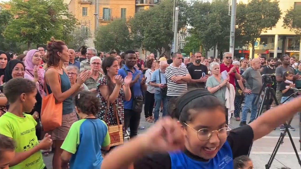 Unes 200 persones es concentren a Manresa contra el racisme i en suport als detinguts per la baralla