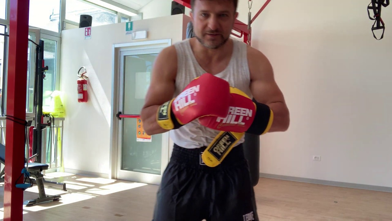 Workout Boxe.  Allenamento in Tabata al Sacco e a vuoto con l' utilizzo di manubri.