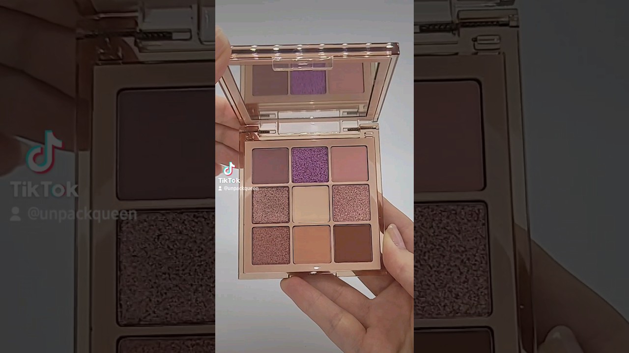 Huda Beauty Nude Obsessions Palette in Light