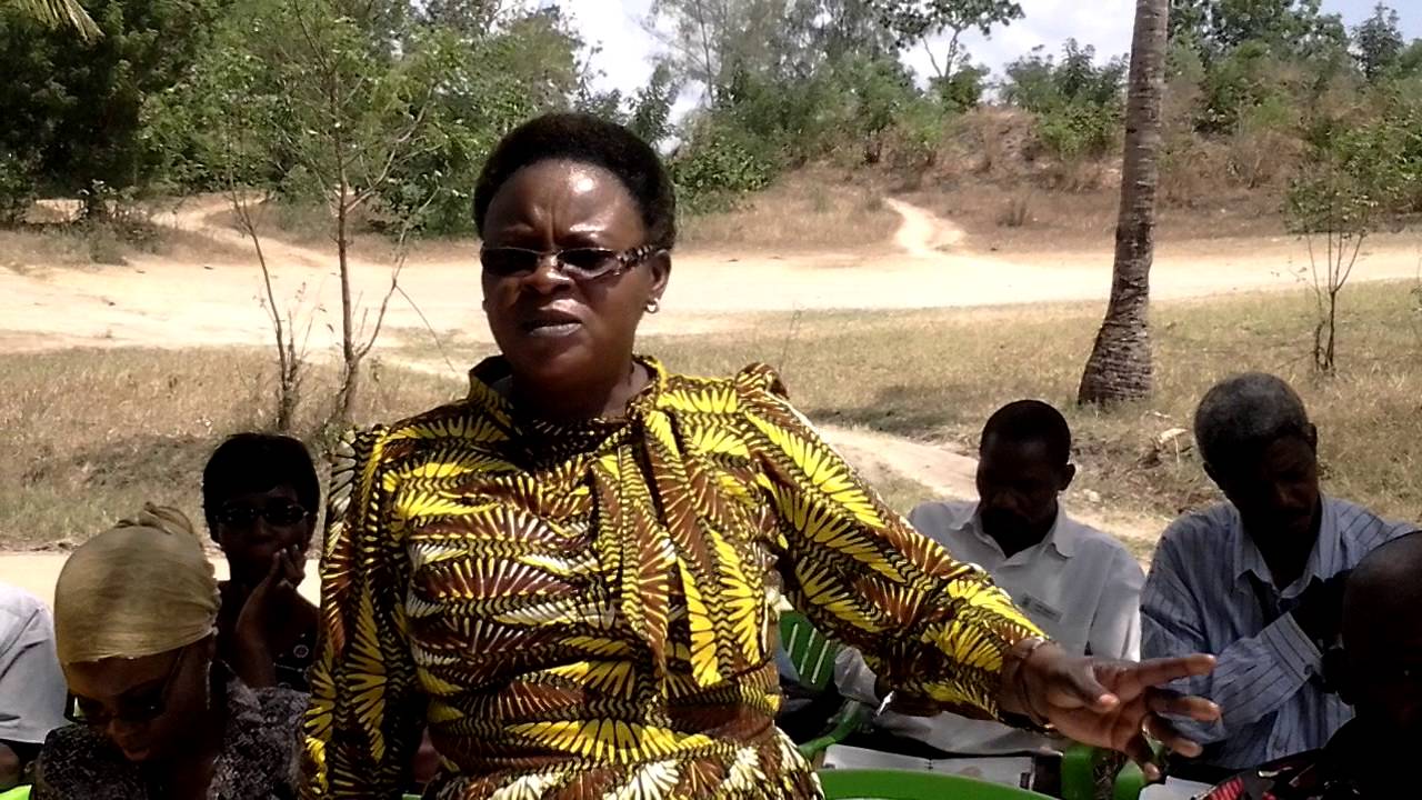 MKUU WA WILAYA YA KIBAHA AKERWA NYUMBA ZA WANANCHI WA CHINI KUDHARAULIWA.