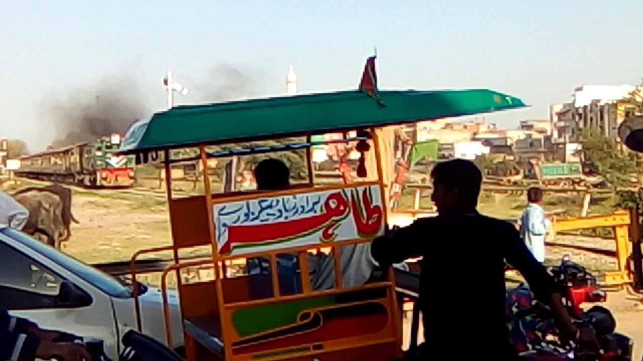Pakistan Railway:HBU-20 8045 136DN Chenab Express departure At Mandi Bahauddin Station