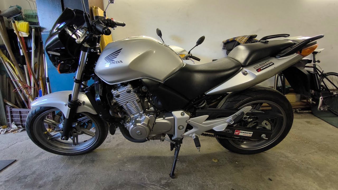 A bar&aacute;ts&aacute;gos ,&eacute;s k&ouml;zkedvelt Honda CBF 500