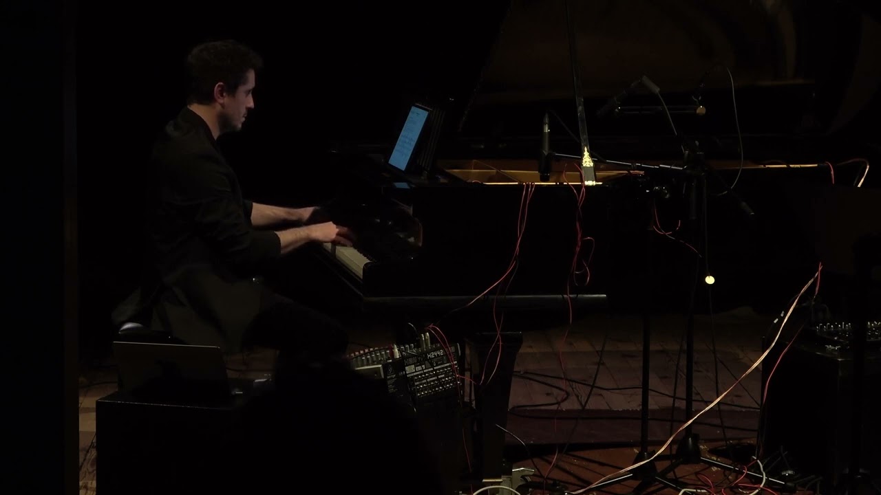 Chiyoko Szlavnics (1967) Constellations I-III (2011), für Klavier und Sinuswellen