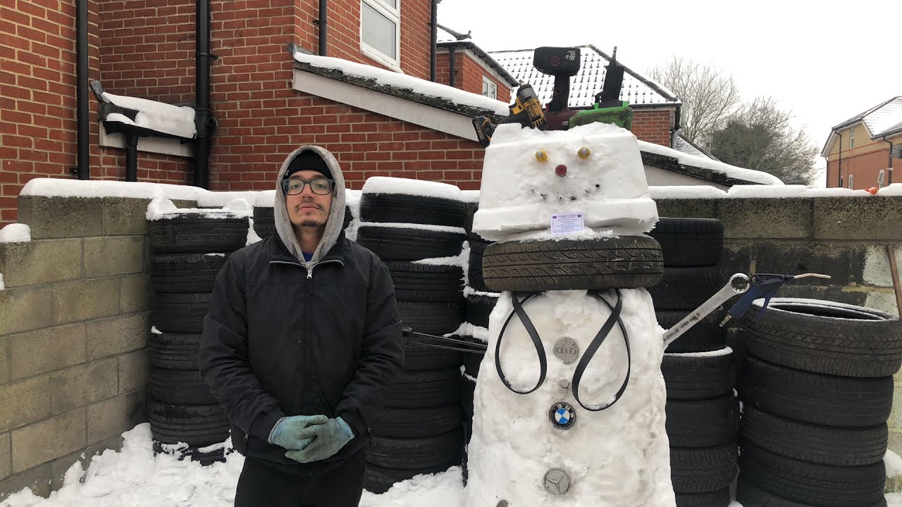 Tallest snowman by Taj Tyres