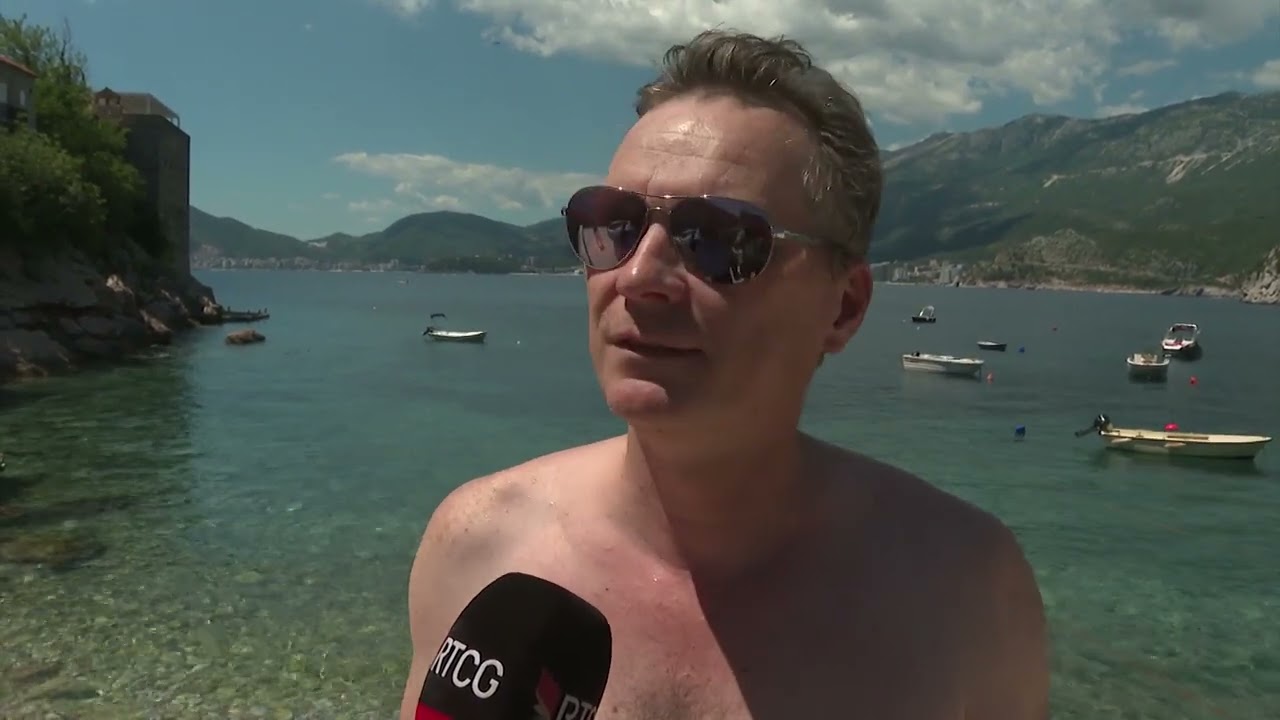 Kako je ovih dana na plažama  Svetog Stefana