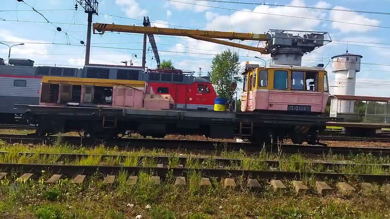 Манëвры мотрисы, несколько ЧСов и другие поезда на станции Бекасово 1.