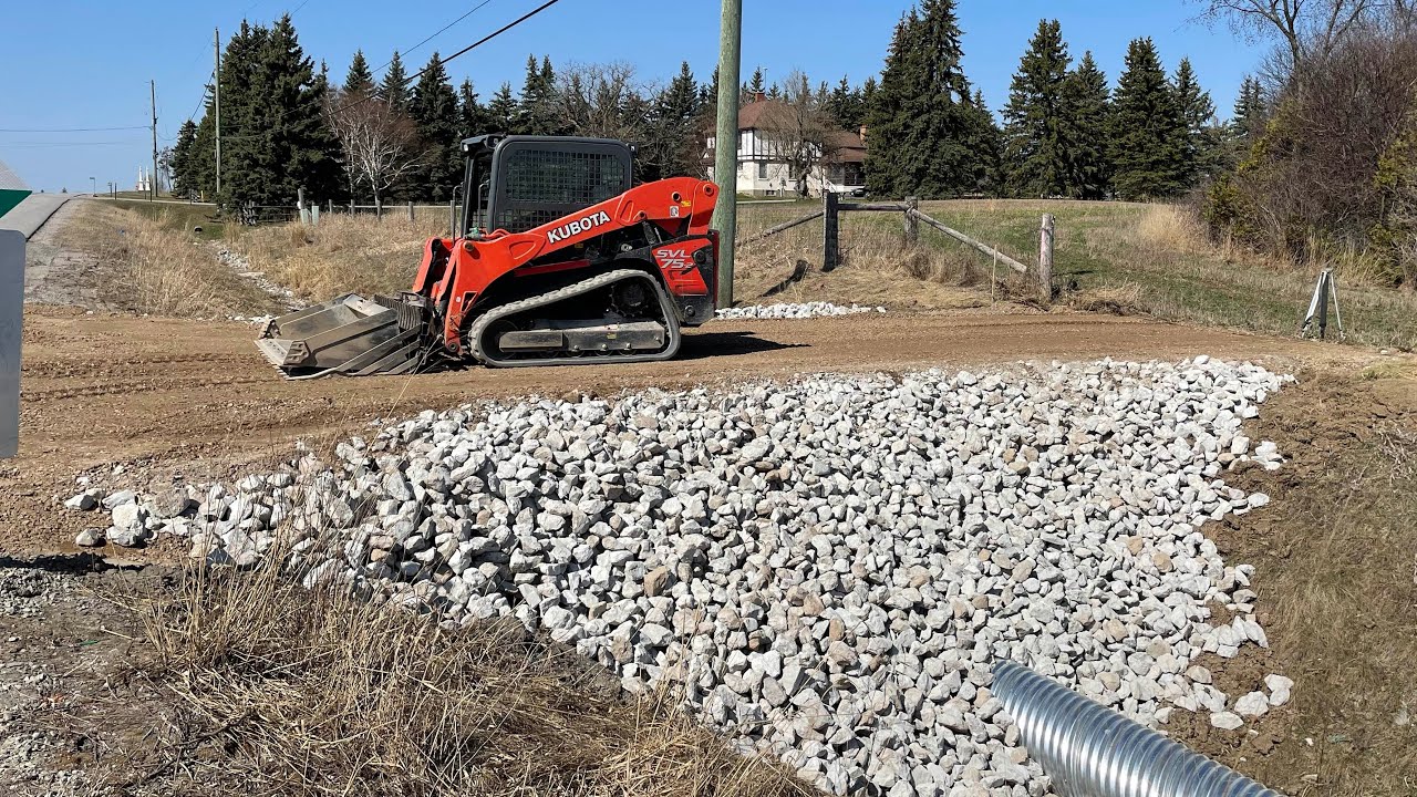УСТАНОВКА ВОДОПРОПУСКНОЙ ТРУБЫ! С кромками из каменной крошки Rip Rap - Kubota SVL 75
