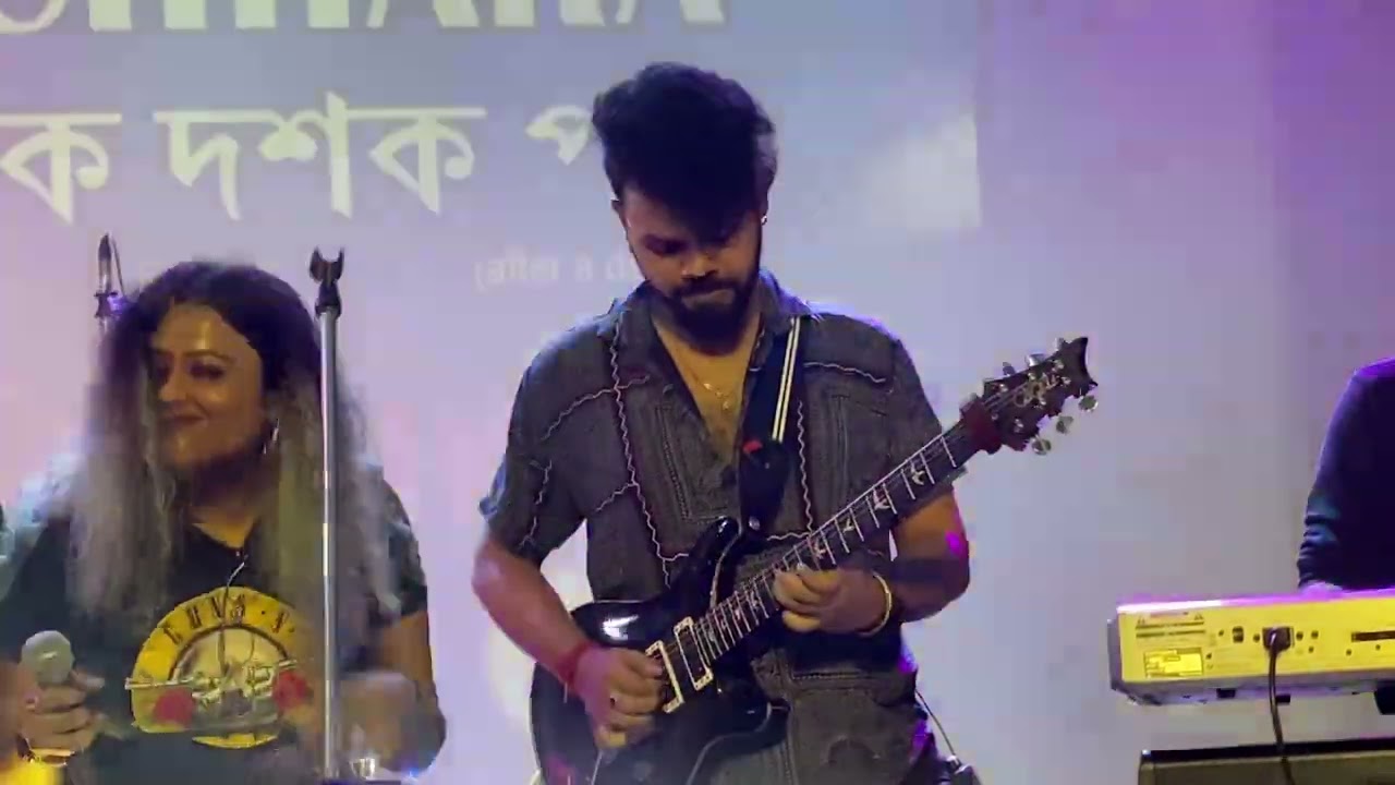 Lakkhichhara - Prithibi Ta Naki Chhoto Hote Hote (Live at Five Mad Men)