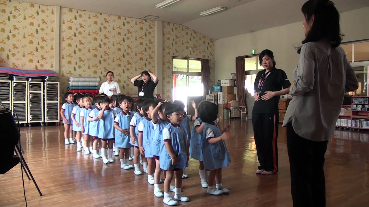 芽生え幼稚園　リトミック教室　ばら組　ごあいさつのうた「こんにちはでポン」