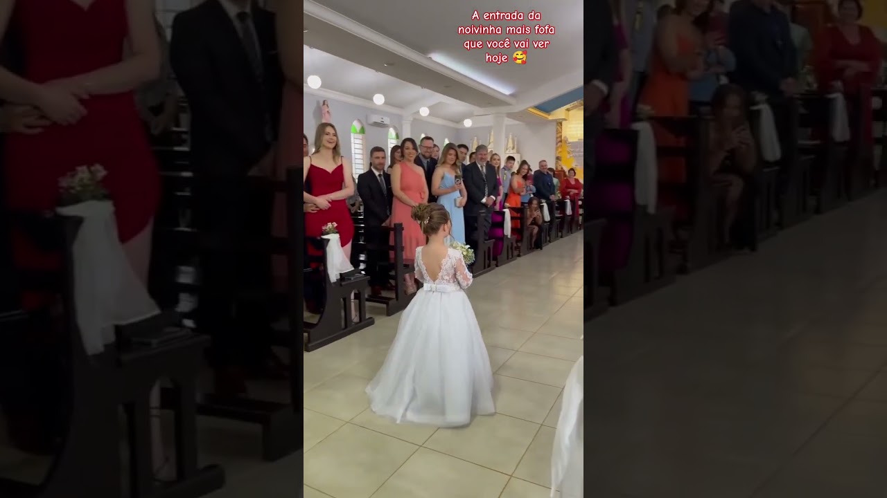 A entrada da noivinha mais fofa que voc&ecirc; vai ver hoje 🥰#casamento