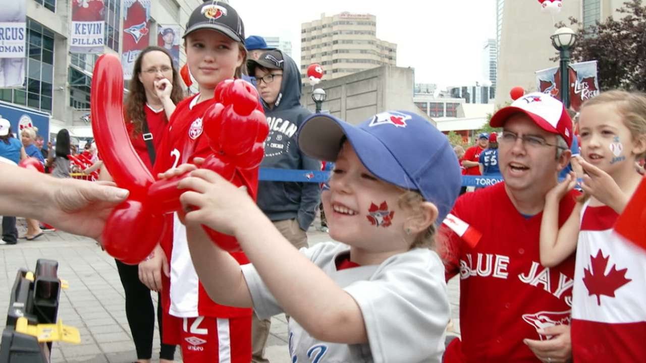 BOS@TOR: Blue Jays celebrate Canada 150 in Toronto