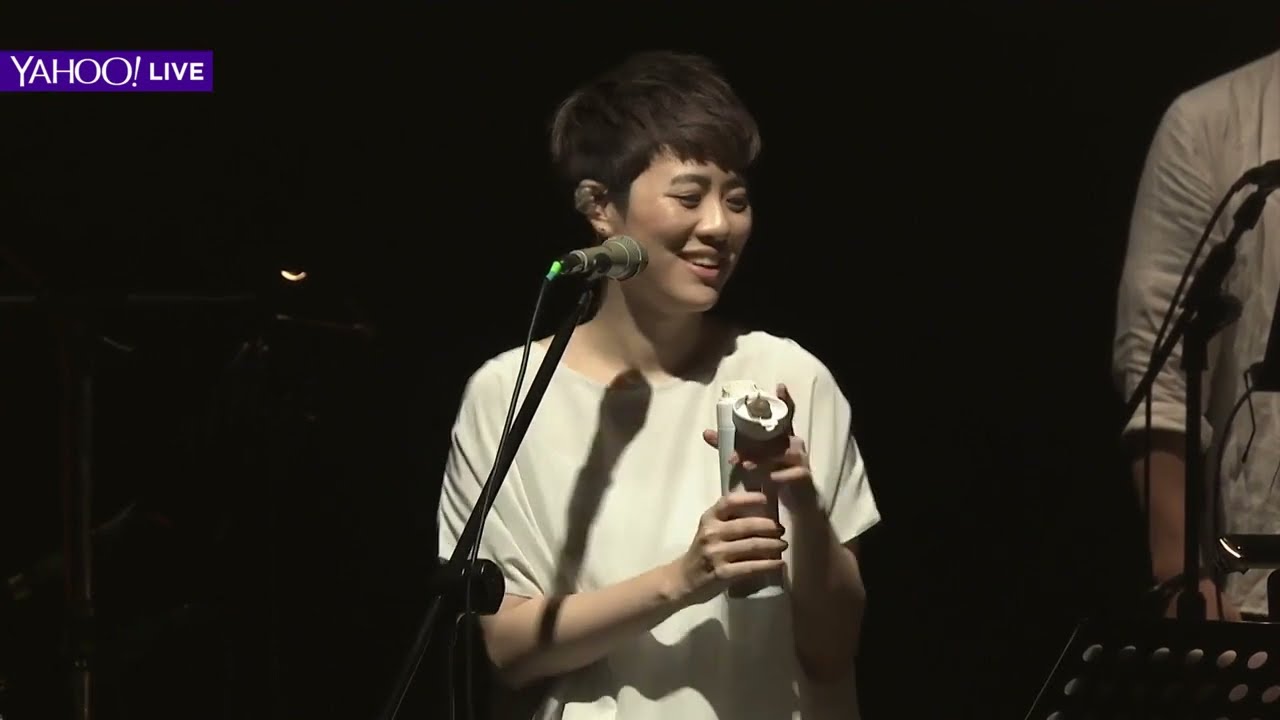 2016.07.09 YOYO岑寧兒《… in between》