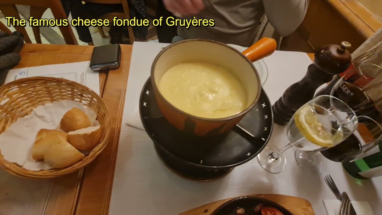 🎄 PASAR NATAL di GRUYÈRES, SWISS - GRUYÈRES CHRISTMAS MARKET by NIGHT