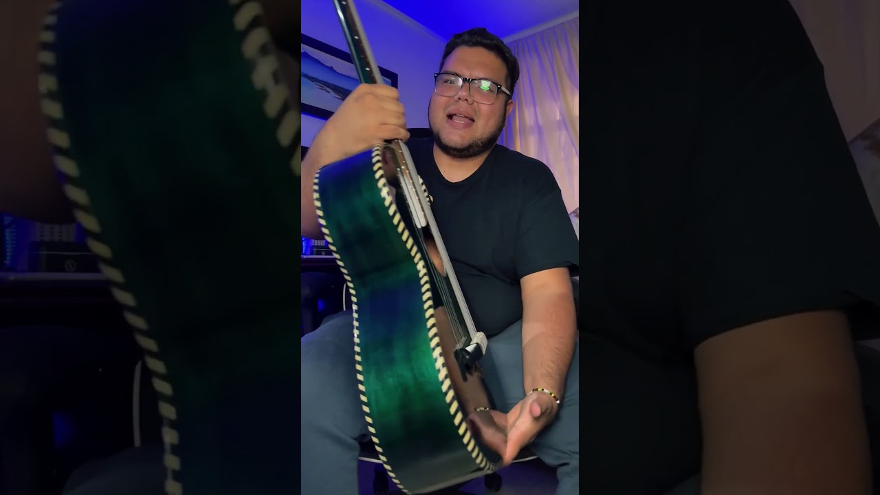 Un bajo quinto MINI!!  #Bajoquinto #instrumento #musico
