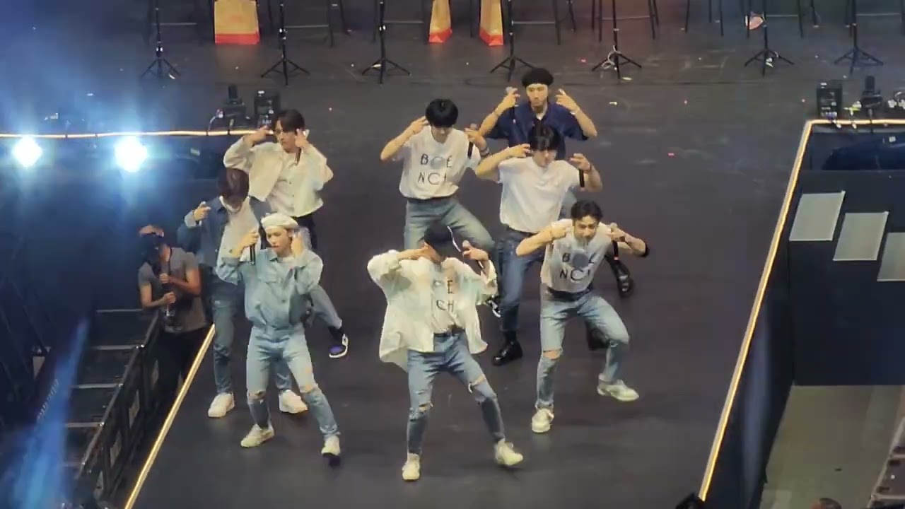 STRAY KIDS Bench Fan Meet Manila 230120 | Game: Spot Choreography