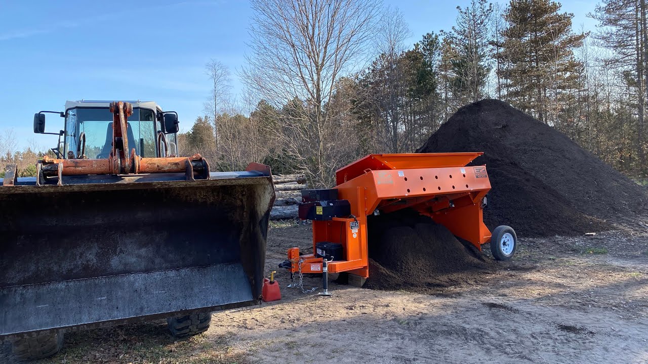 EZ screen 600 and Schaeff skl 833 screening compost