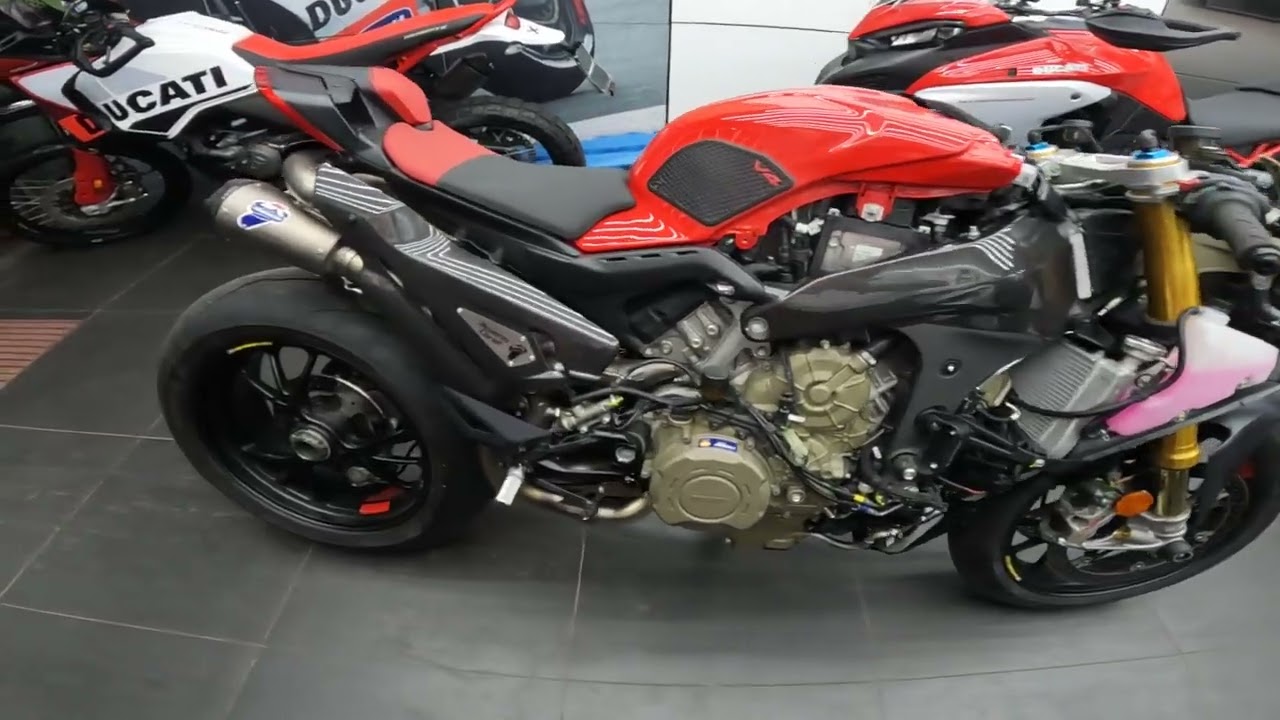 Panigale  V4S  with Full System Termignoni Exhaust. #ducati #panigalev4s #speed #performance #racing