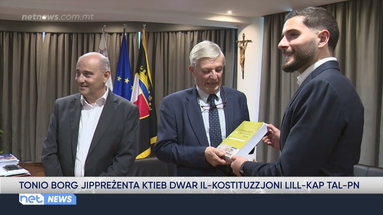 Tonio Borg jippreżenta ktieb dwar il-Kostituzzjoni lill-Kap tal-Partit Nazzjonalista
